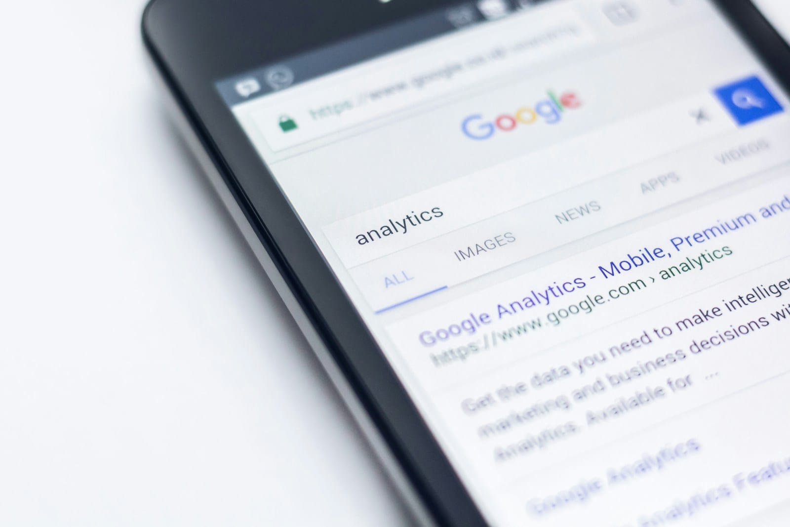Obrazy AI – oznaczenia w wynikach wyszukiwania Google