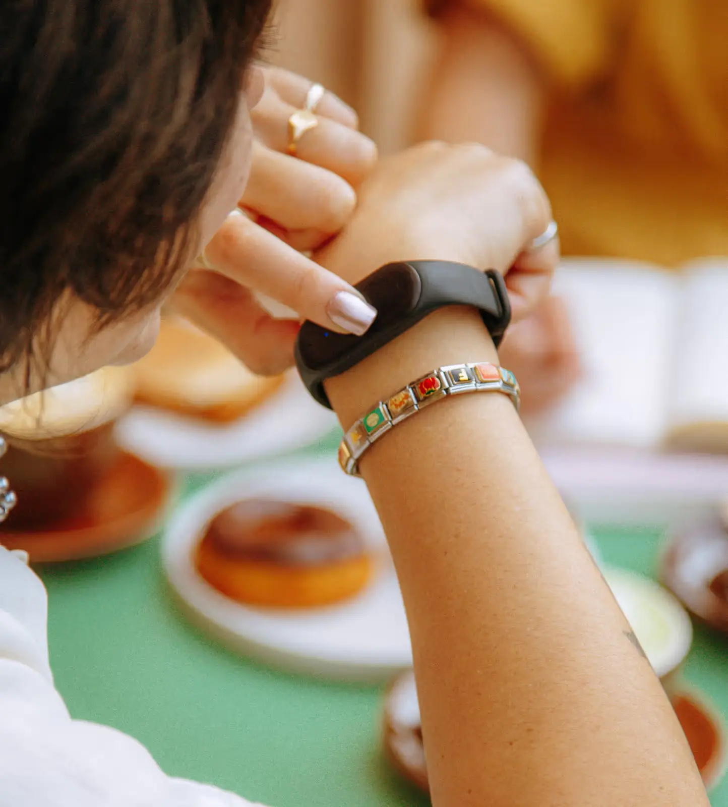 Bee AI – opaska, którą znienawidzisz albo pokochasz